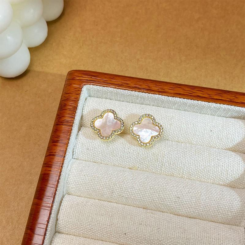 Elegant Four-Leaf Clover Pearl Pendant Necklace Set With Matching Earrings Women Lightweight Copper Jewelry 2026