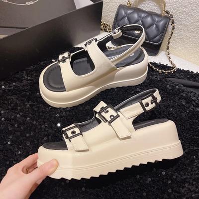 Модные сандалии на толстой подошве для женщин, лето 2024 г., новые европейские и американские двухслойные пляжные сандалии для женщин, туфли на платформе, сандалии