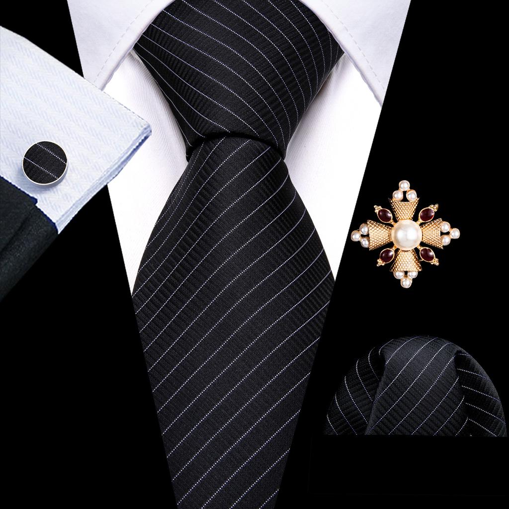 Комплект для мужчин: галстук, брошь и карманный платок