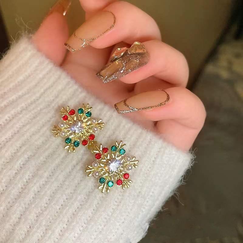New Lovely Snowflake Charm Earring For Women Christmas Gift Fashion Crystal Zircon Stud Earrings New Year Jewelry Gifts