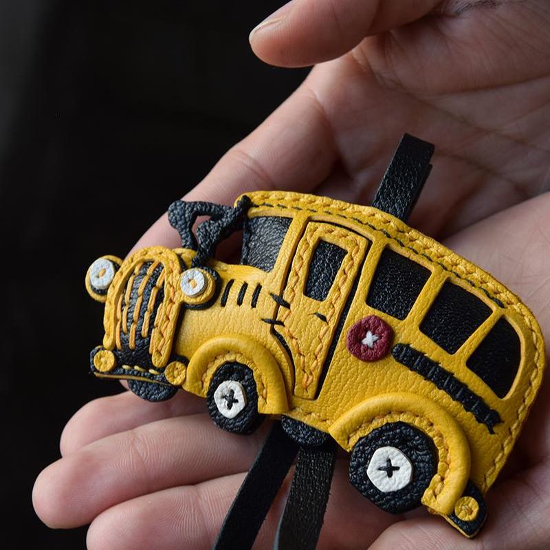 Я ребенок в школьном автобусе, кожаная сумка ручной работы оригинального дизайна, брелок-подвеска для ключей.