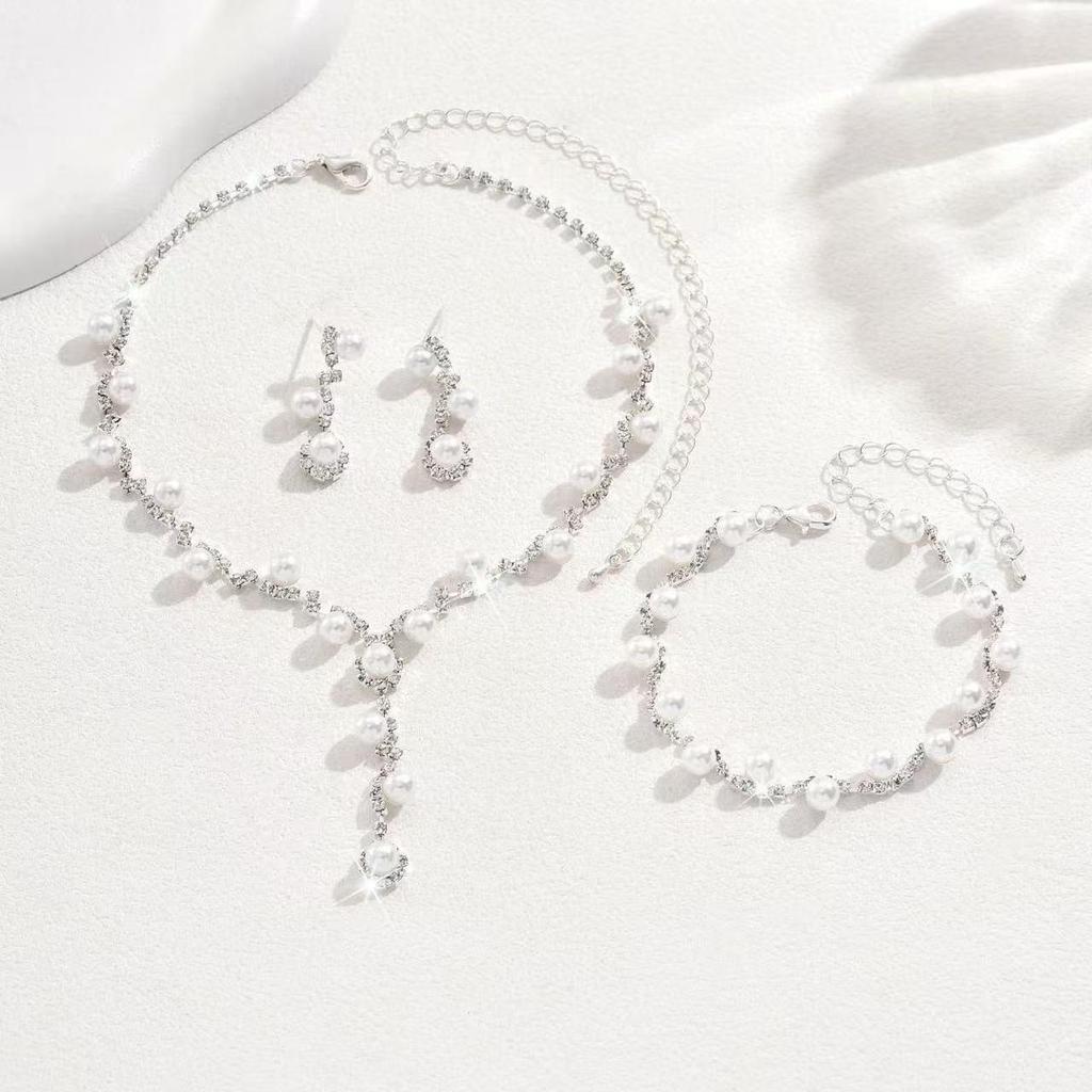 Элегантный межконтинентальный свадебный набор из страз: колье и серьги