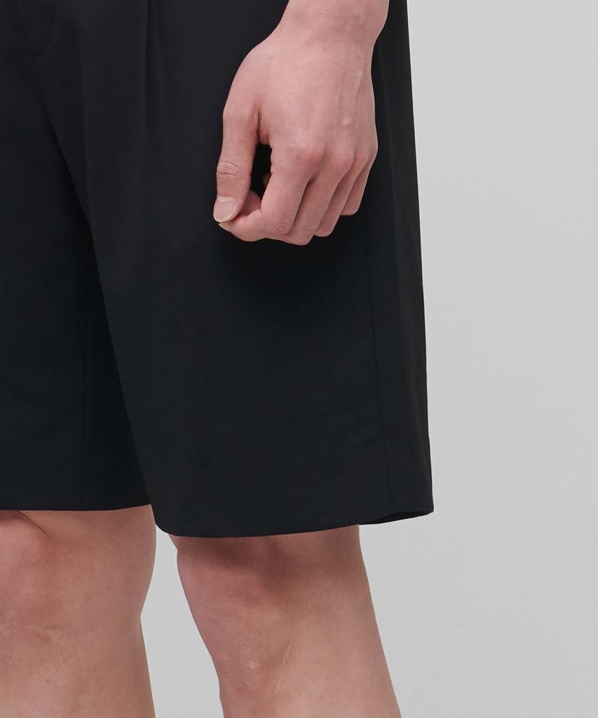 MUSINSA STANDARD Lightweight Hidden Banding Half Slacks [Black]
