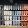 Дышащие пластиковые декоративные цветочные горшки для балкона, предотвращающие загнивание корней - Современный дизайн, имитирующий керамику, с возможностью персонализации
