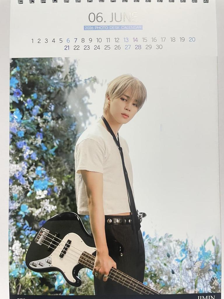 Мерч Чимина 2026-2027 2-летний настольный календарь (Jimin)
