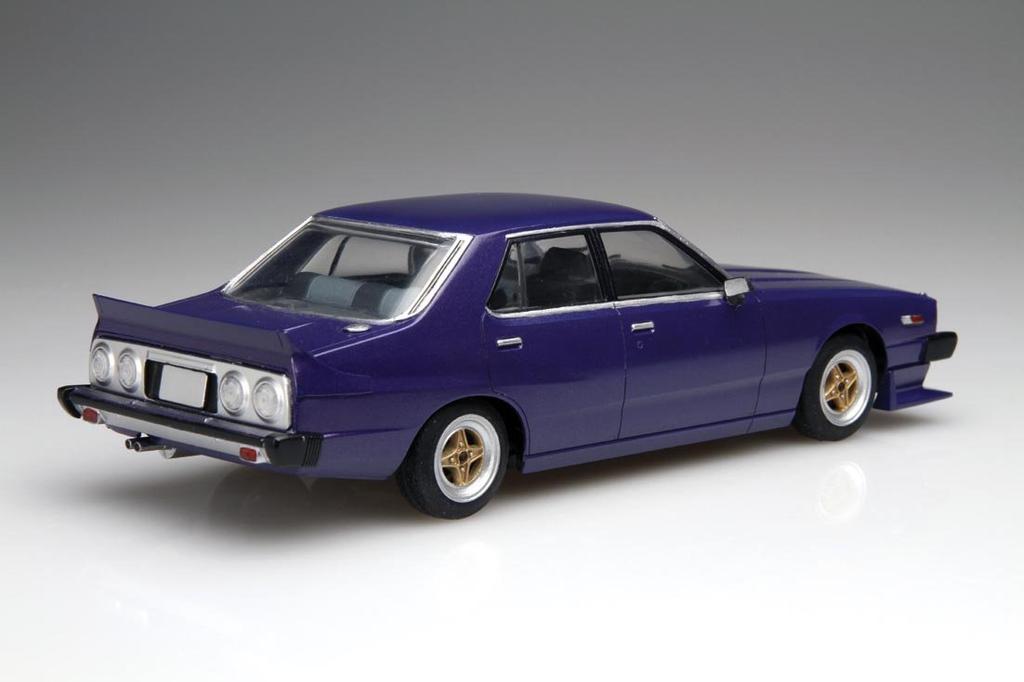 Fujimi Model 1/24 Inch-Up Series No. 170 Skyline Japan 4-Door Sedan 2000 GT-E/L C210 Early Model Plastic Model Kit ID170