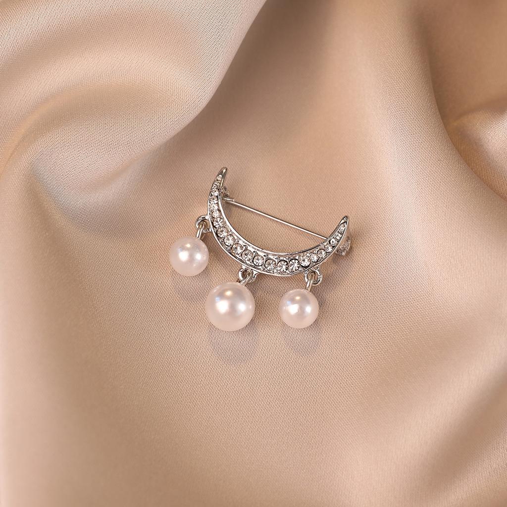 Маленькая брошь «Жемчужная луна», брошь со сплавом и антибликовой застежкой, высококлассная и легкая роскошная булавка для аксессуаров для одежды