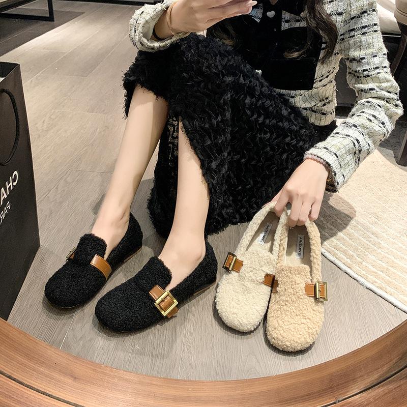 Обувь Mao Mao женская зимняя 2025 новая верхняя одежда из бархата, овечьей шерсти, пряжка на толстом каблуке, одна педаль, ленивые туфли для женщин