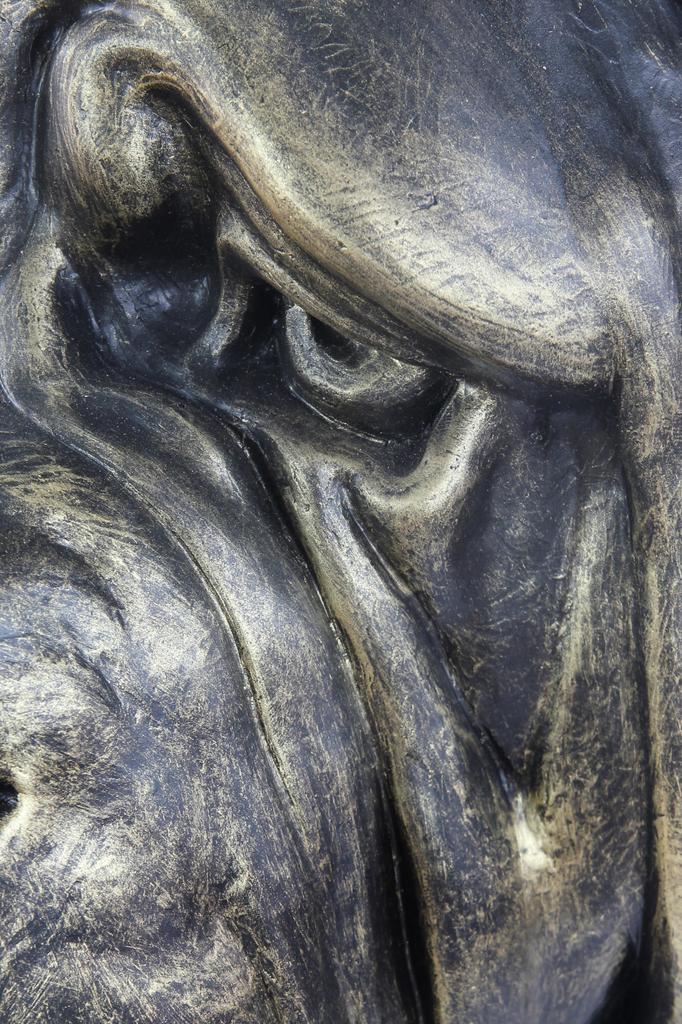 English Mastiff - Dog Bust, Large Dog Head for the Garden, Unique Living Room Decoration by Art-Dog Brand