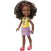 Barbie Famille Mini-poupée Chelsea Fille Aux Cheveux Bruns Bouclés Et Haut Motif Ananas, Jouet Pour Enfant, FXG76