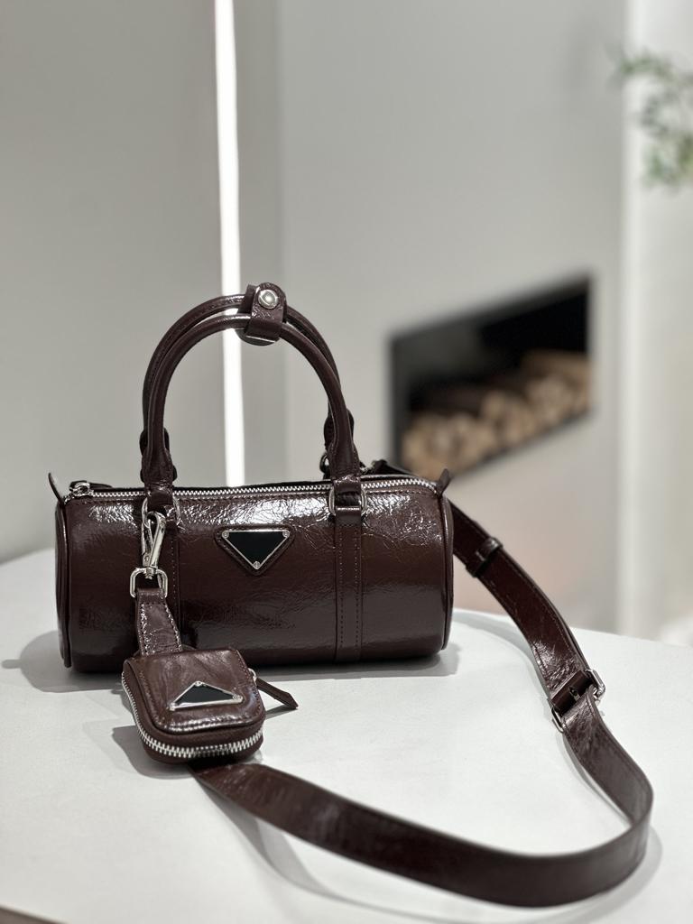 Кожаная сумка Новая сумка-подушка Перевернутый треугольный плиссированный цилиндр Сумка женская через плечо на одном плече Повседневная сумка для通勤