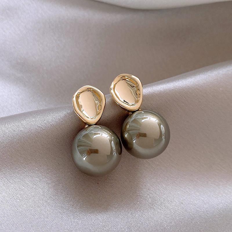 Elegant Zircon Pearl French Retro Luxury Earrings 2025