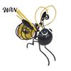Outdoor Bee Design Light Solar Hanging Metal Figurine Garden Decoration Waterproof Courtyard Lighting Powered for Patio Yard Balcony Fence Porch