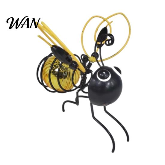 Outdoor Bee Design Light Solar Hanging Metal Figurine Garden Decoration Waterproof Courtyard Lighting Powered for Patio Yard Balcony Fence Porch