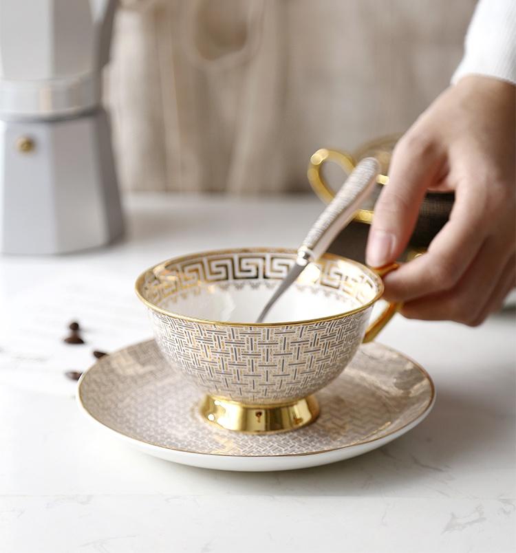 1 комплект, чашка и блюдце из костяного фарфора, белая/черная кофейная кружка с сеткой, инкрустация золотым краем, посуда, подарок