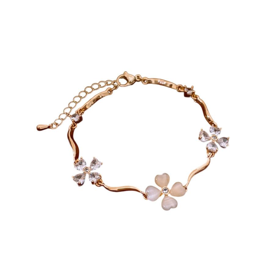 Zircon Floral Charm Bracelet For Women With Luxurious Finish And Daily Wear