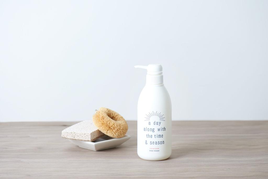 В день Средство для мытья посуды Lemongrass Lime 500 мл для приготовления пищи с травяным и нежным ароматом лимонника, а также свежим и (моющее средство для овощей, фруктов, посуды,