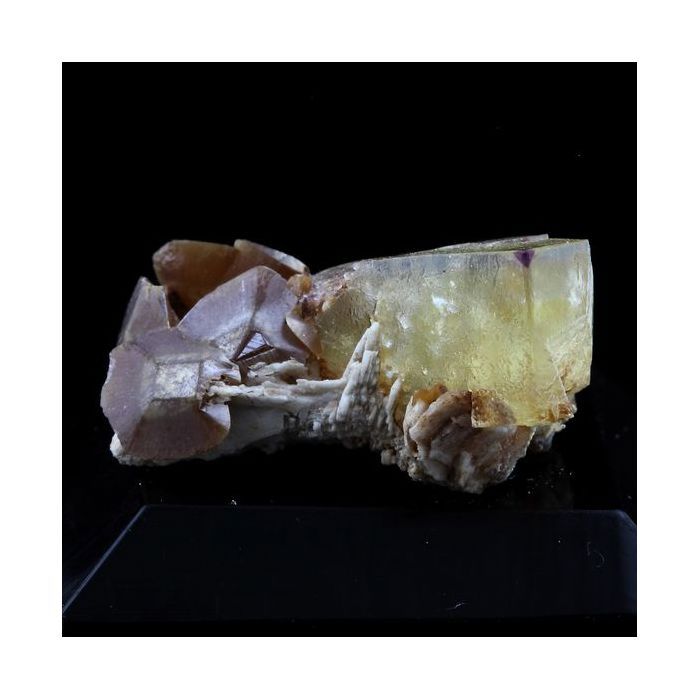 Pierres et Minéraux. Wulfenite + Fluorite. 31.5 ct. Lantignié, France..