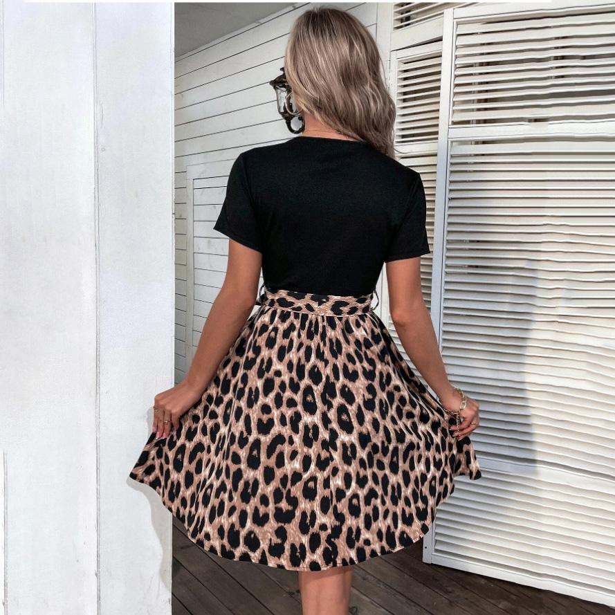 Летнее женское платье с леопардовым принтом в стиле пэчворк и бретельками