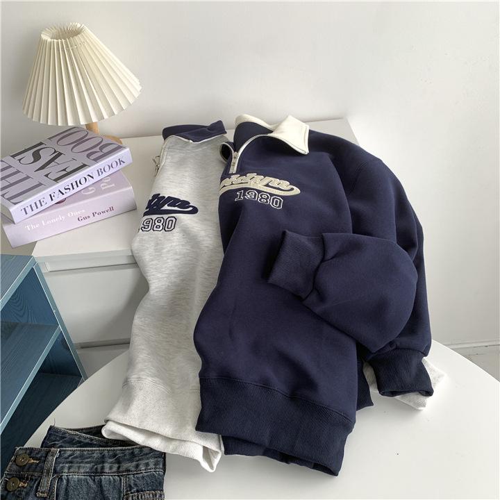 Женский светло-серый худи в стиле ретро с вышивкой и повседневной молнией до середины груди