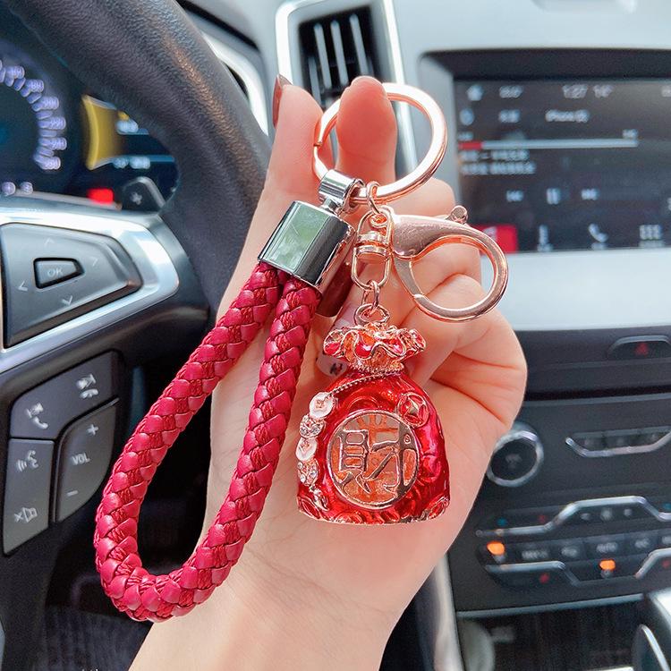"2023 Red Series God of Wealth Keychain: Creative Money Bag for Car Keys, Annual Meeting Gift with Custom Logo Engraving"