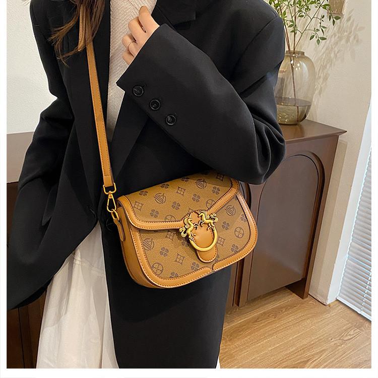 IELGY Fashion Retro All-Match Messenger Bag PU Texture Letter Printing Classy Small Square Bag