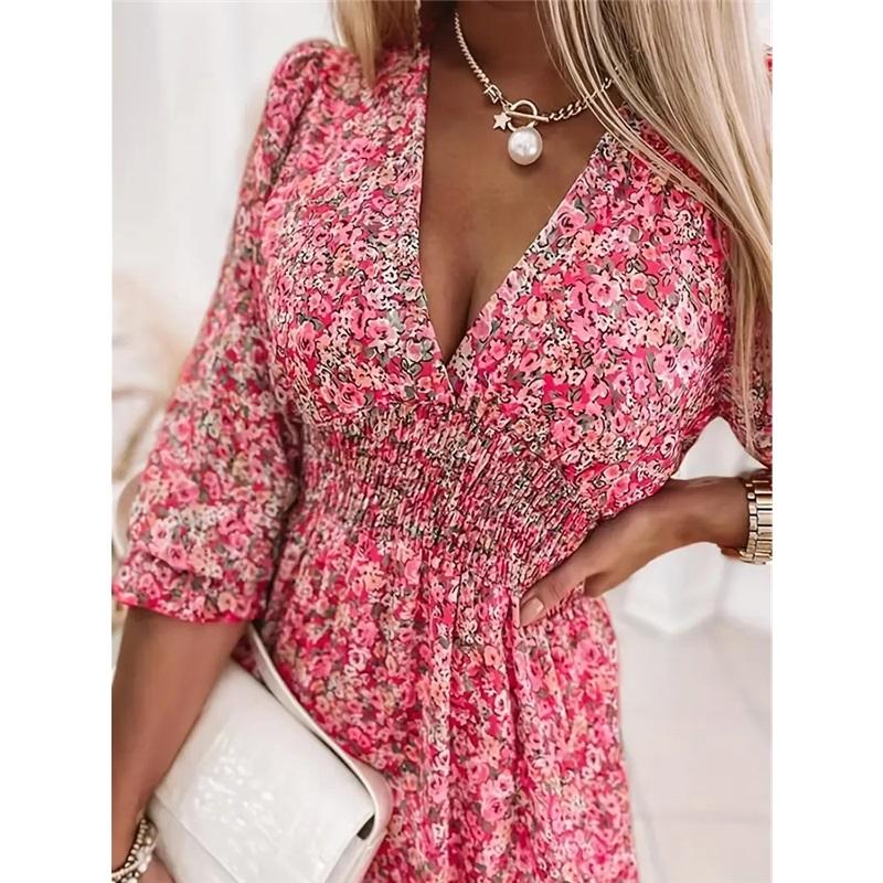 Юбка средней длины, пуловер с бохо-принтом и короткими рукавами, цветочное платье