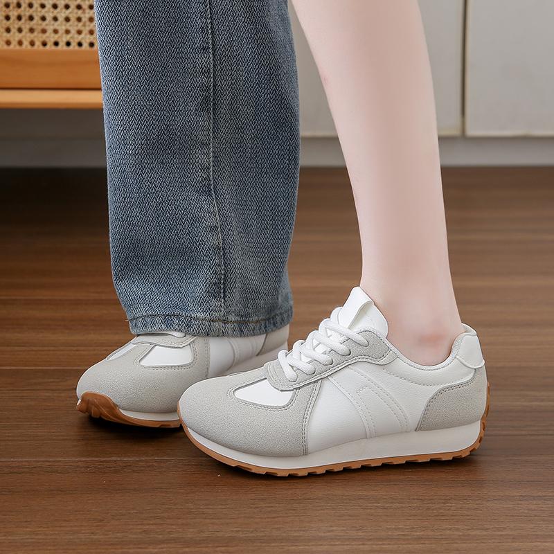 Женские мягкие кожаные туфли, удобные дышащие повседневные кроссовки 2024 года, корейские новые нескользящие плоские спортивные туфли со шнуровкой, кроссовки для бега