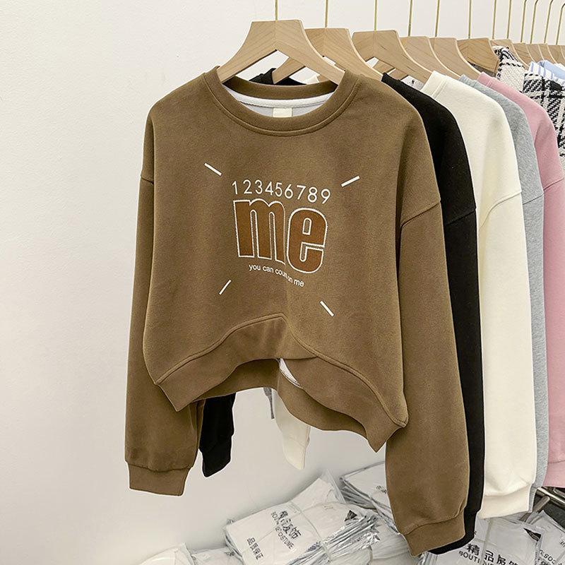 Большой американский принт, круглый вырез, длинный рукав, укороченный свитер