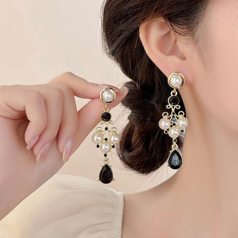 Vintage Long Rhinestone Ear Clips Without Ears Hole Earrings Temperament Crystal Pearl Clip on Earrings for Women Wedding Party