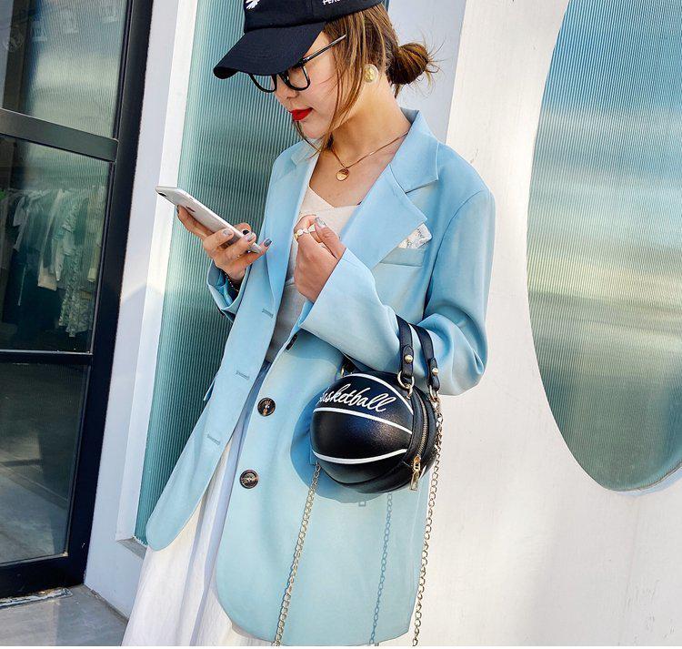 Трендовая женская баскетбольная сумка 2024 года - Европейский и американский стиль, сумка на плечо и кроссбоди.