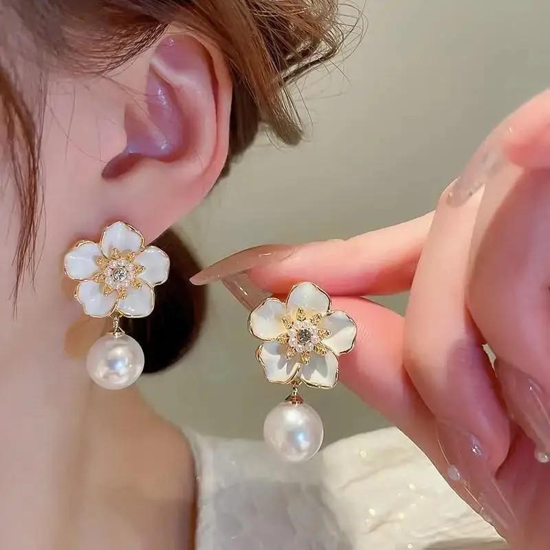 Серьги-цветы из кристаллов на серебряной основе 925 пробы, корейская мода, для женщин, ювелирные изделия, трендовые, роскошные, женские, французские, с жемчугом