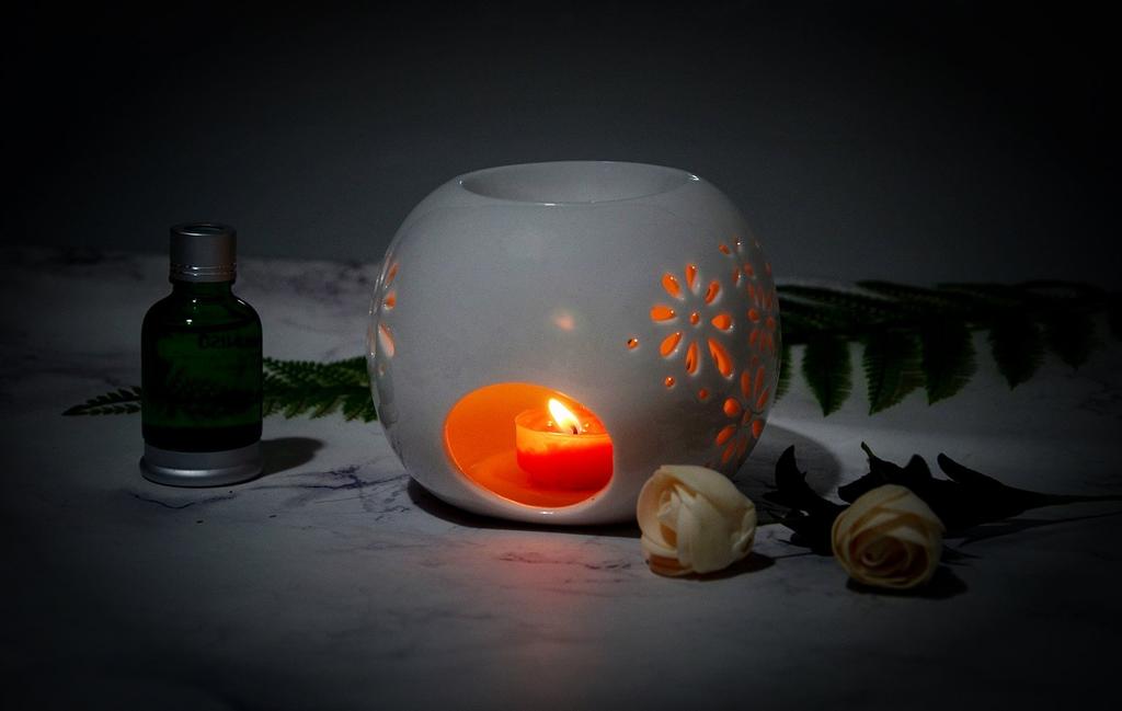 Hwagui Tealight Candles, Aluminum Cups, 50 Tea Candles, Commercial Grade, Unscented, Burn Time: 2-8 Hours or More (4hO-red)