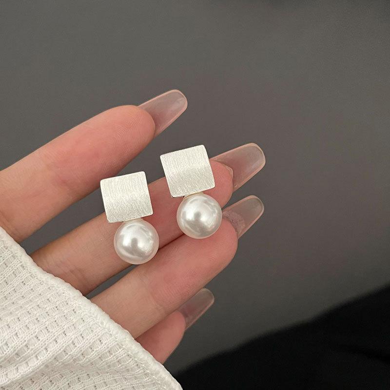 Founded Pearl Earrings French Retro Earrings Autumn and Winter New Versatile Tide