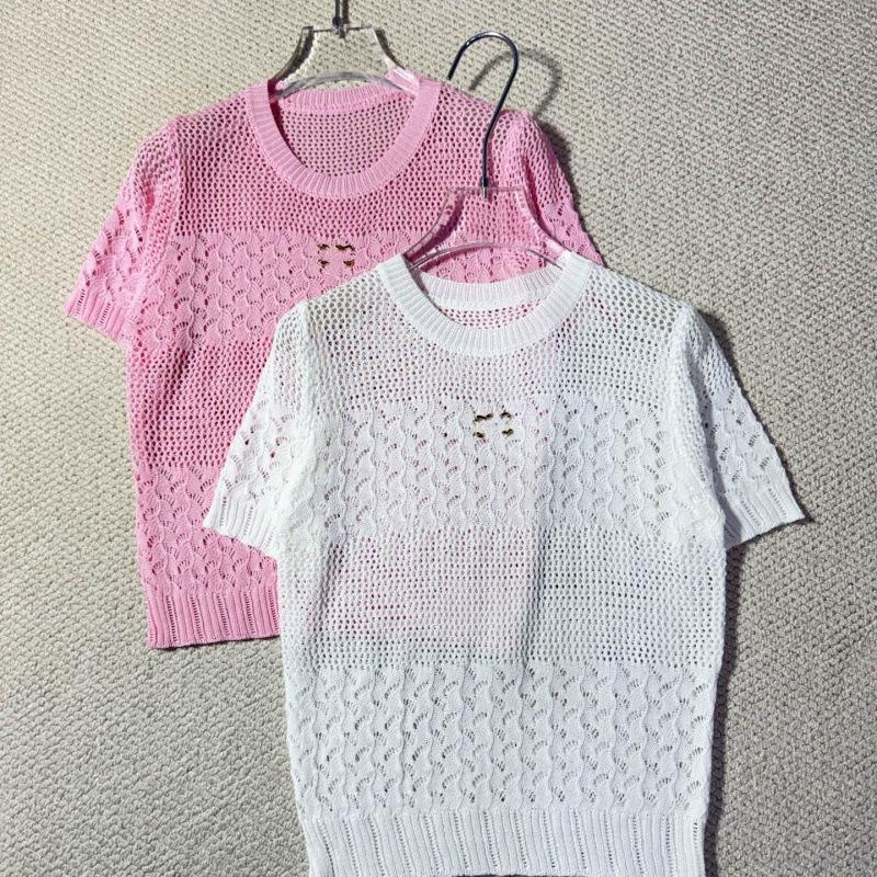 European High-Quality Metal Logo Knit Top - Short Sleeve, Round Neck, Casual & Versatile Design for Women