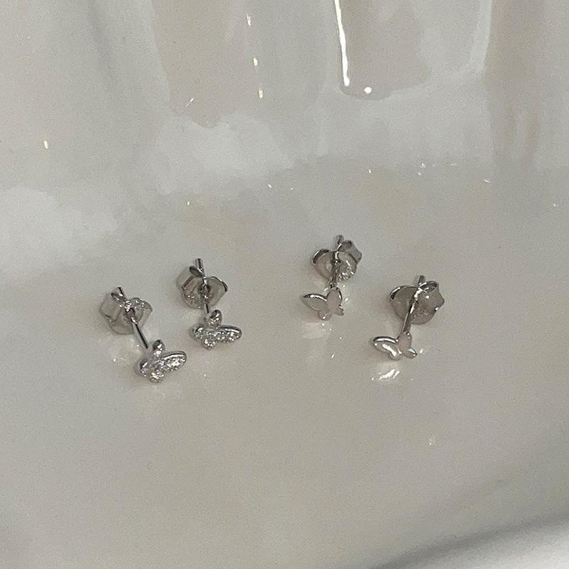 Мини Серьги-пусеты в виде бабочек для козелка женские нишевый дизайн чувство уникальности личности мода темперамент элегантные универсальные серьги