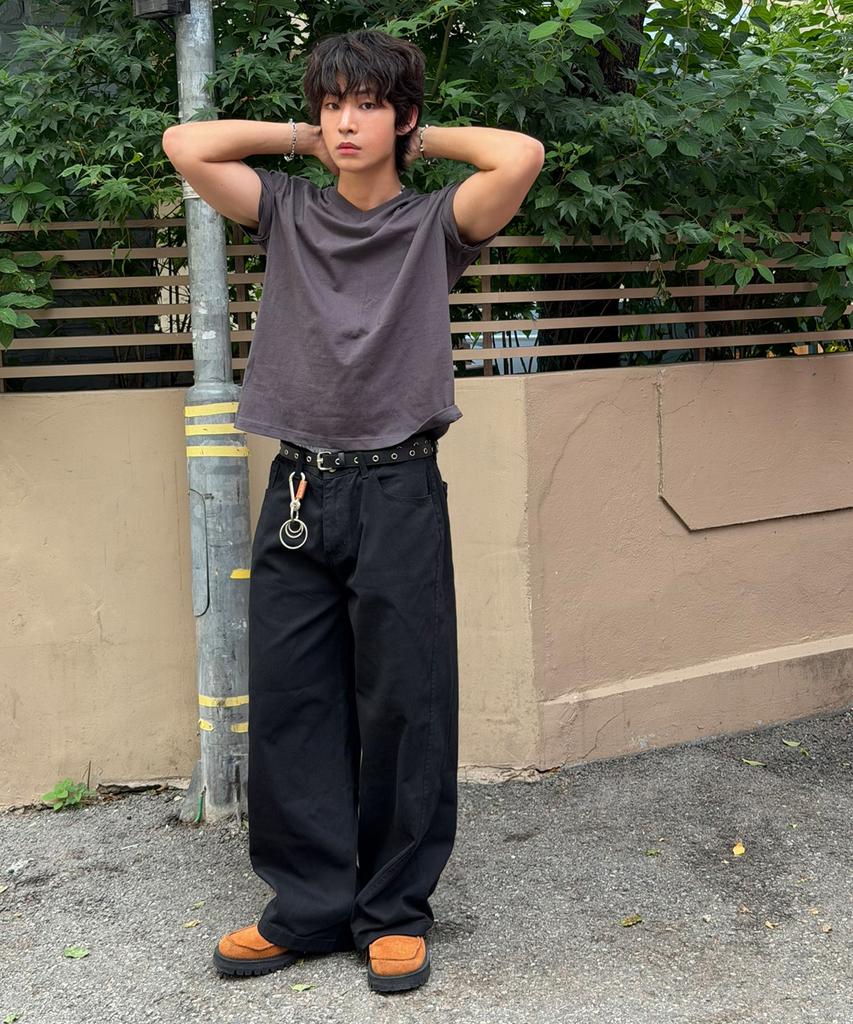 SIGNATURE Twist Curved Cotton Pants [Black]