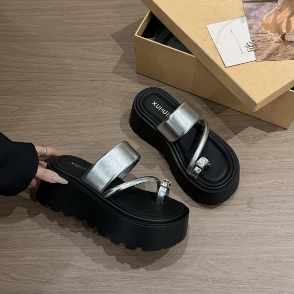 Модная обувь Летние клоги Женские лоферы Тапочки Мягкие шлепанцы Платформа Резина Вьетнамки Pantofle Мода Пляж Комфорт Гавайи 2025