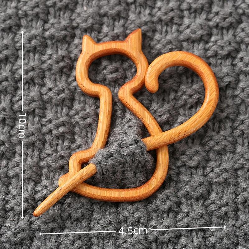 Brooch Pin with Woodenanimal Pattern
