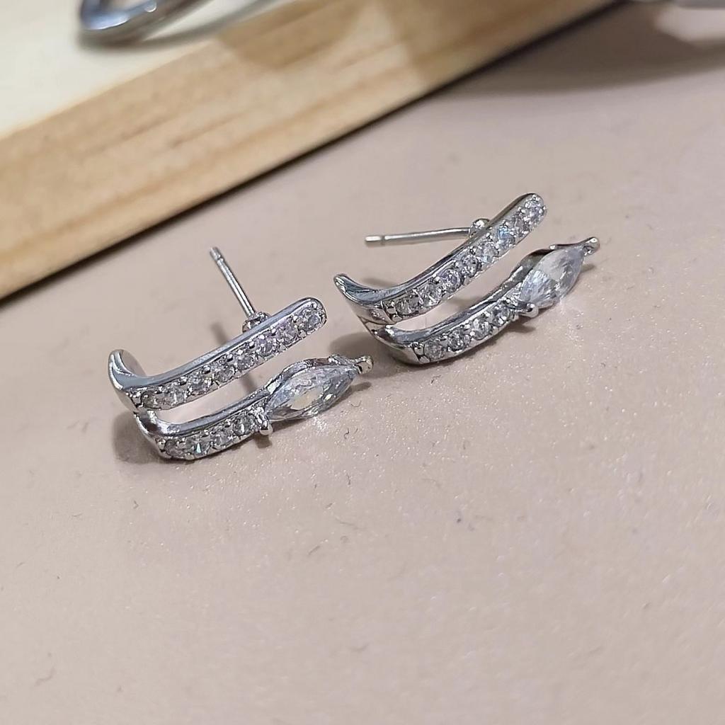 Super flash snake stud earrings, zircon mini ear buckles, diamond-encrusted earlobes, be careful with machine single product, free earrings.