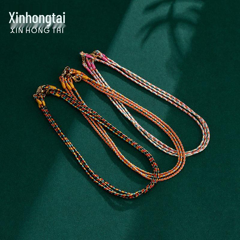 Плетеное колье ручной работы: Красочный мягкий веревочный шнурок и женская ключичная цепочка с подвеской