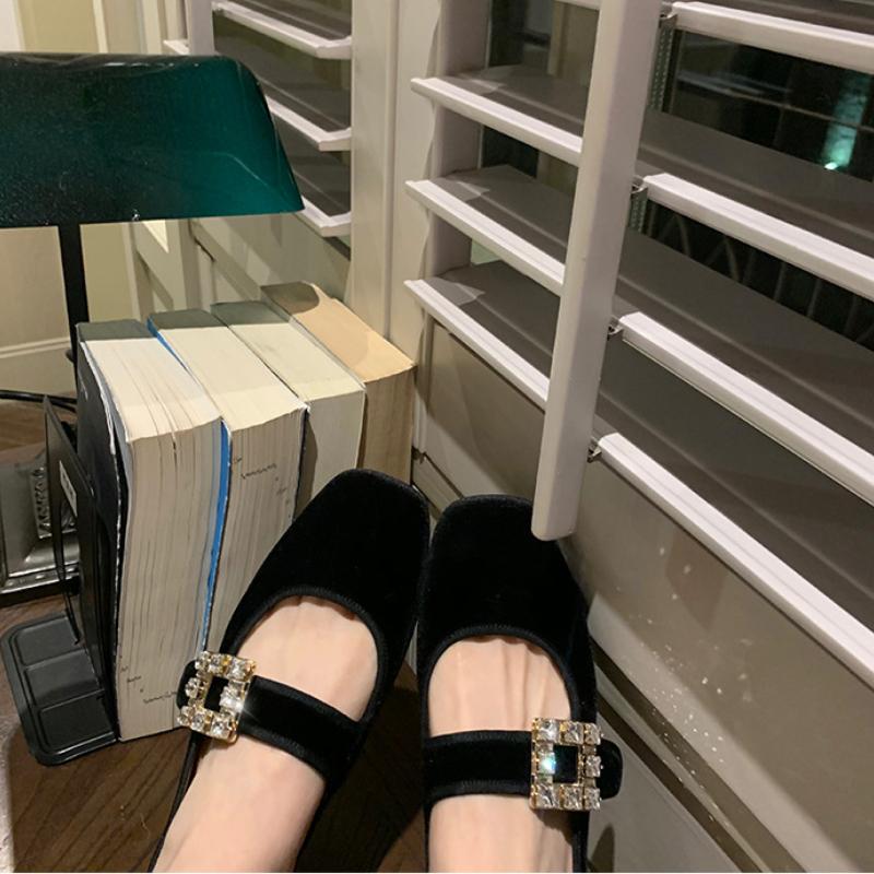 Модные туфли для женщин Осень Новый стиль Квадратная головка Стразы Квадратная пряжка Плоская подошва Туфли Мэри Джейн Одиночные женские Zapatos De Mujer