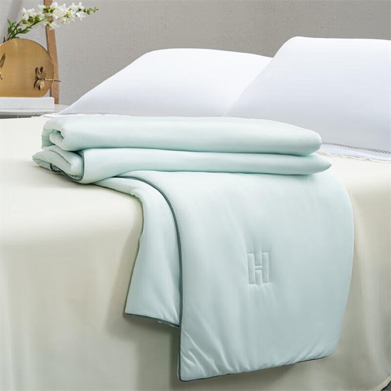 Mercury Home Textiles Lime Cool-Feel Knit Summer Quilt