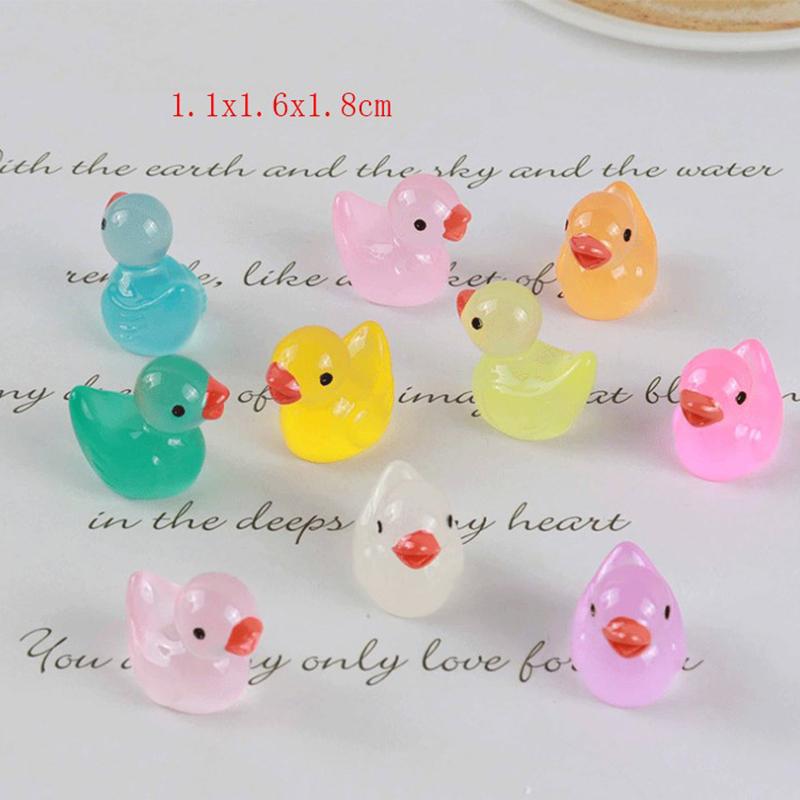 50 шт. случайных миниатюрных фигурок из смолы в виде уток, украшения, крошечные милые светящиеся утки, садовые ландшафтные растения, поделки, декор