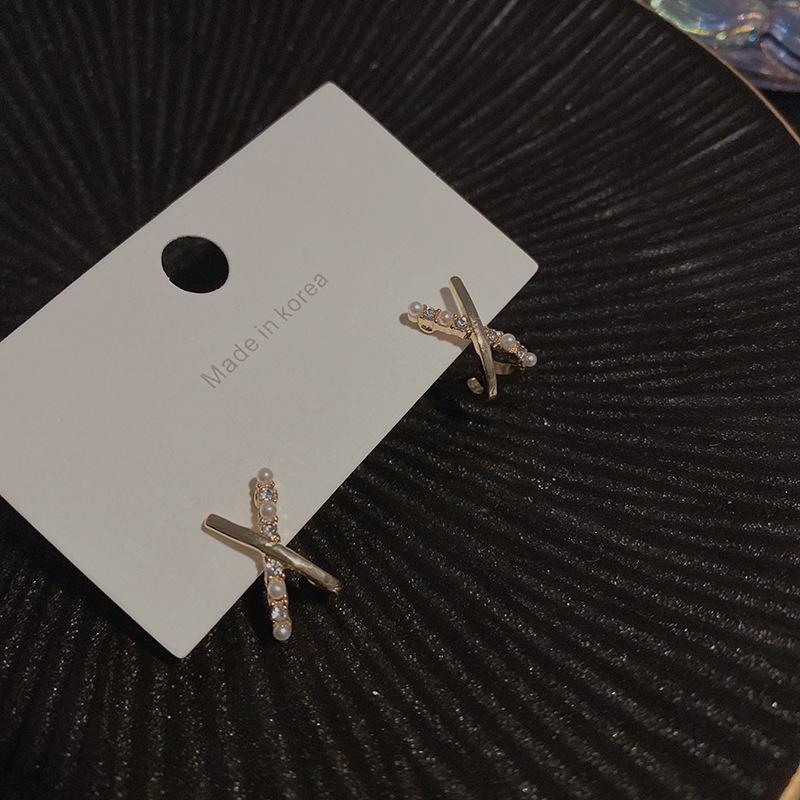 Элегантные женские серьги с крестом из серебра 925 пробы с бриллиантами и жемчугом — Niche Design, интернет-фаворит