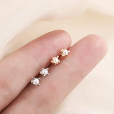 Серебряные серьги-гвоздики с мини-жемчугом S925 Винтажные для женщин Уникальный нишевый дизайн Элегантные украшения