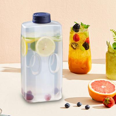 Бутылка для сока Пустые бутылки для холодных напитков 2 л Герметичный кувшин для хранения напитков со шкалой для жарких дней Пикник Походы Велоспорт