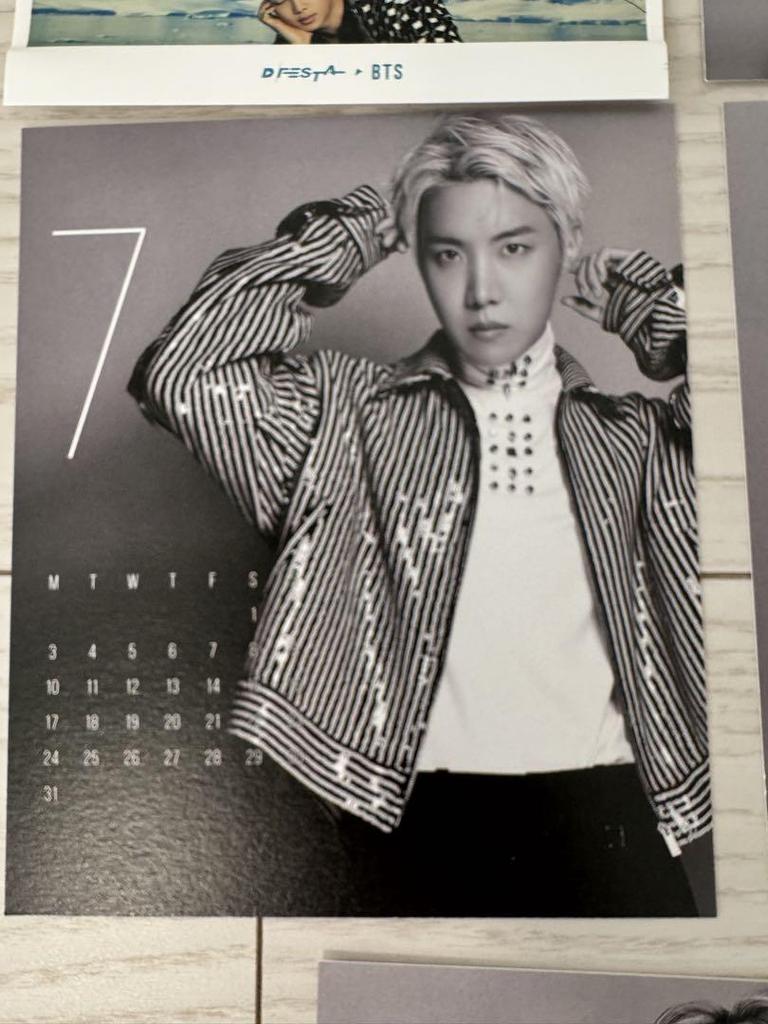[ИСПОЛЬЗОВАННЫЙ] Официальный календарь BTS 2023 года 2 типа