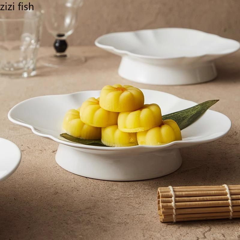 Чисто-белая тарелка в форме цветка с высокой ножкой Керамическая десертная тарелка Тарелка для суши Блюдо для димсамов Специальная посуда для молекулярной кухни