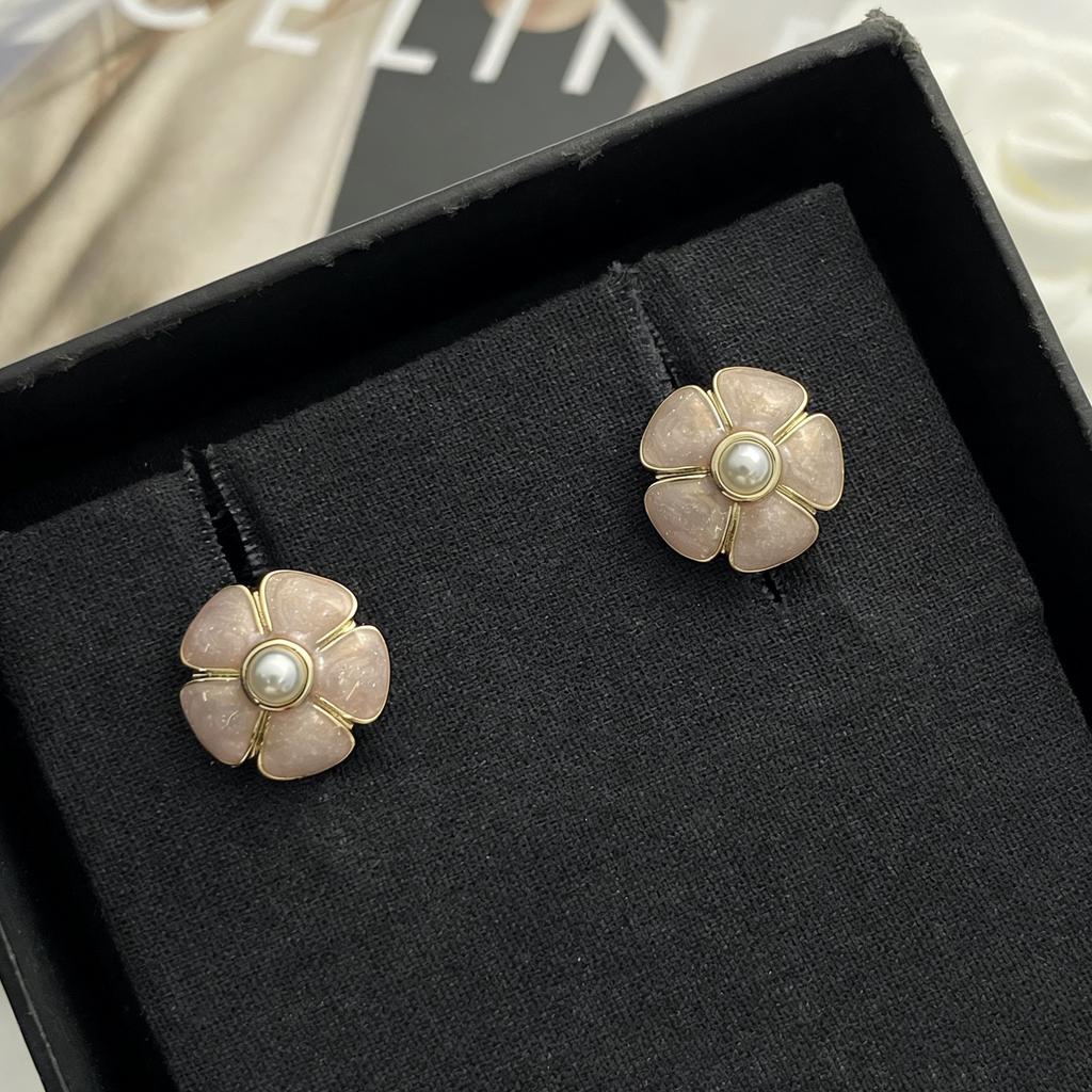 Розовые серьги с жемчугом в виде цветка Добавление элементов-заклепок Модные и изысканные высококлассные на заказ Подарок
